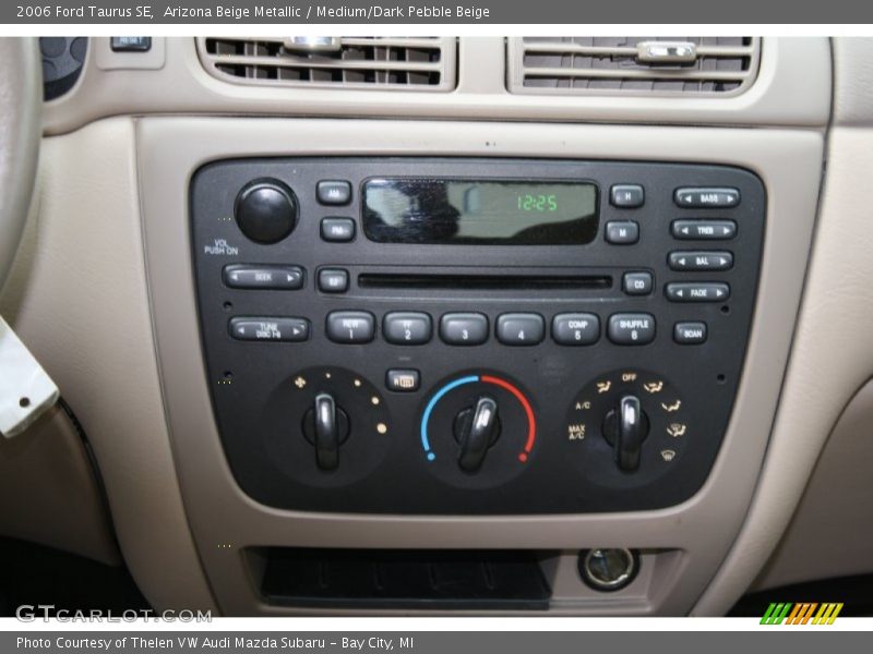 Arizona Beige Metallic / Medium/Dark Pebble Beige 2006 Ford Taurus SE