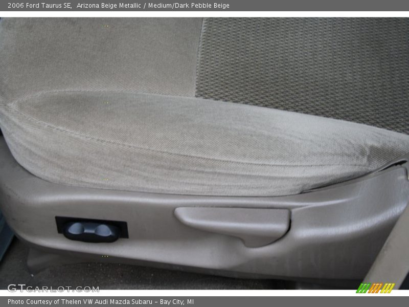 Arizona Beige Metallic / Medium/Dark Pebble Beige 2006 Ford Taurus SE