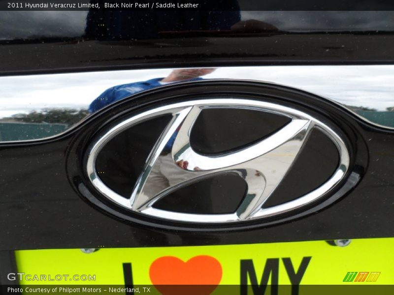 Black Noir Pearl / Saddle Leather 2011 Hyundai Veracruz Limited