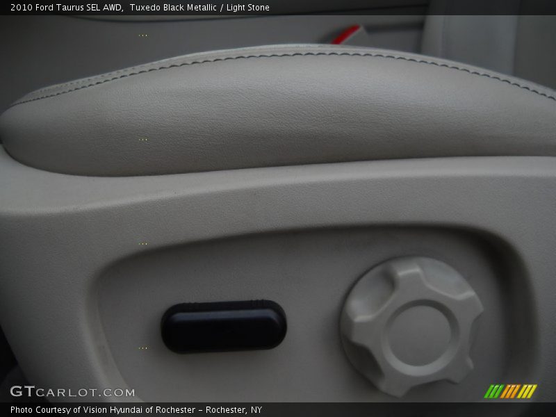 Tuxedo Black Metallic / Light Stone 2010 Ford Taurus SEL AWD