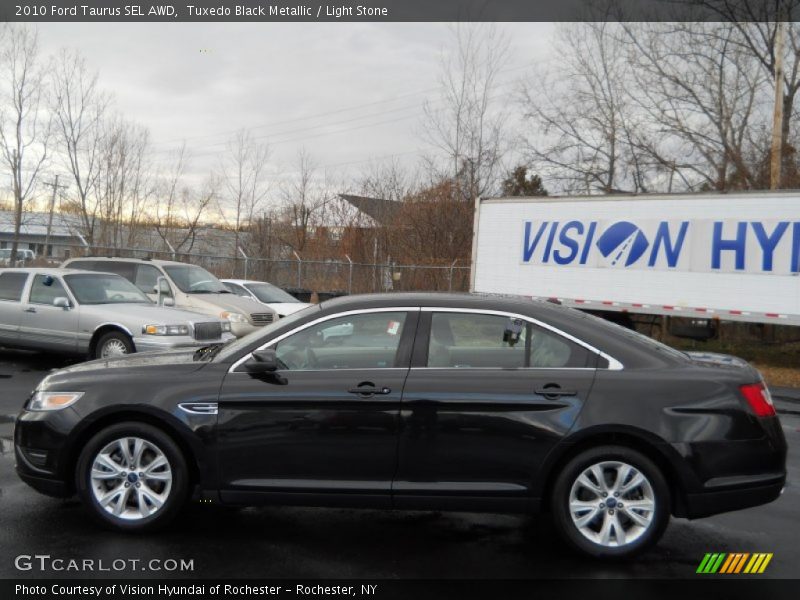 Tuxedo Black Metallic / Light Stone 2010 Ford Taurus SEL AWD