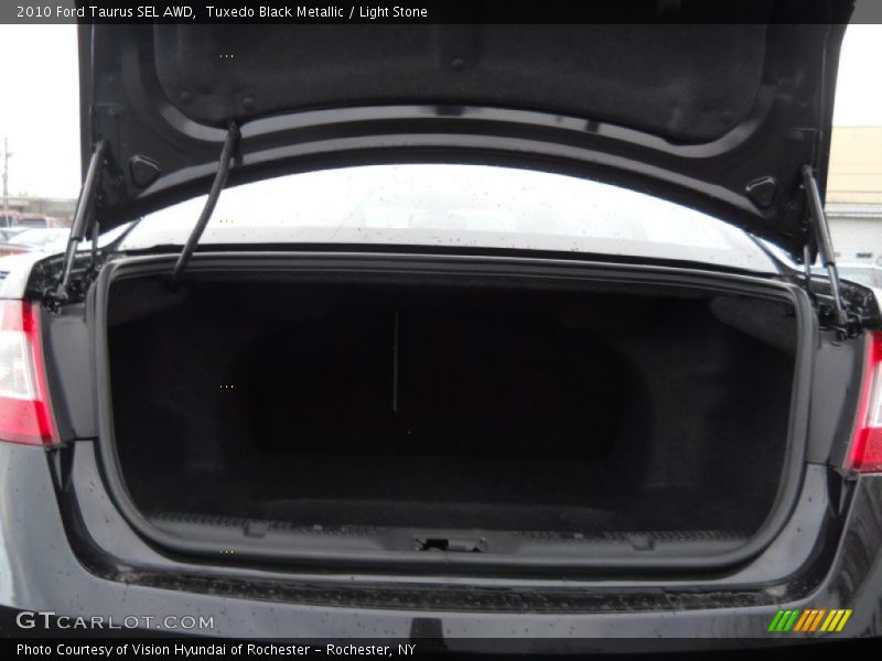 Tuxedo Black Metallic / Light Stone 2010 Ford Taurus SEL AWD