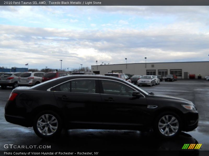 Tuxedo Black Metallic / Light Stone 2010 Ford Taurus SEL AWD