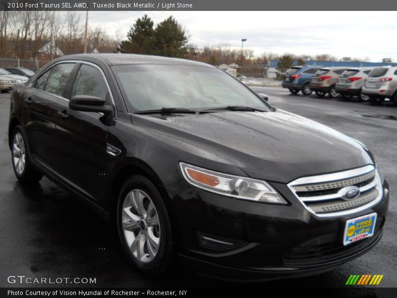 Tuxedo Black Metallic / Light Stone 2010 Ford Taurus SEL AWD
