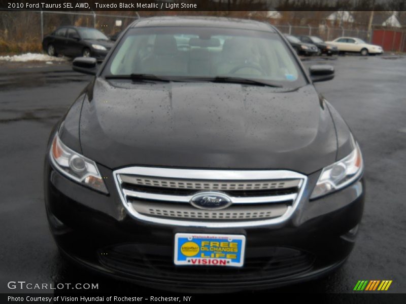 Tuxedo Black Metallic / Light Stone 2010 Ford Taurus SEL AWD