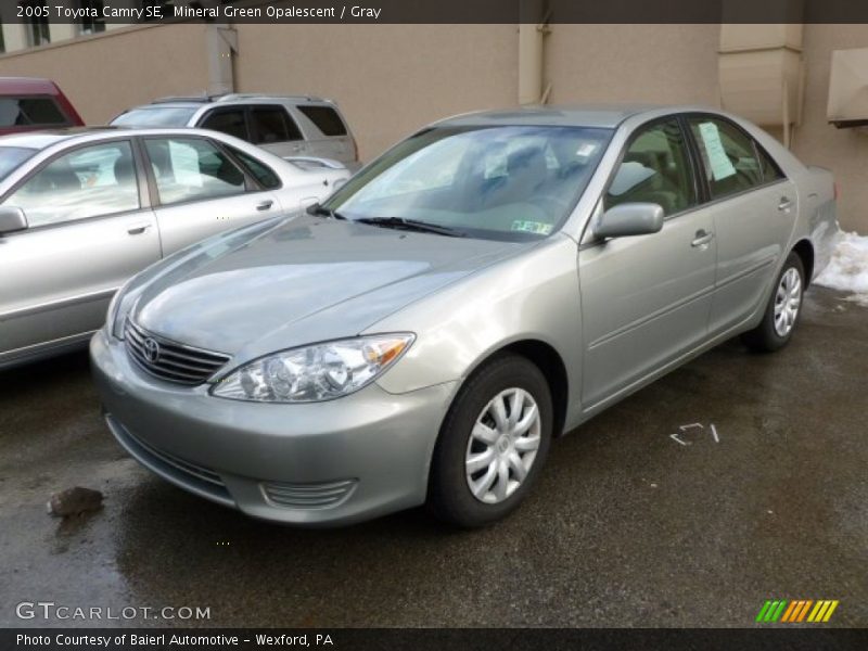 Mineral Green Opalescent / Gray 2005 Toyota Camry SE