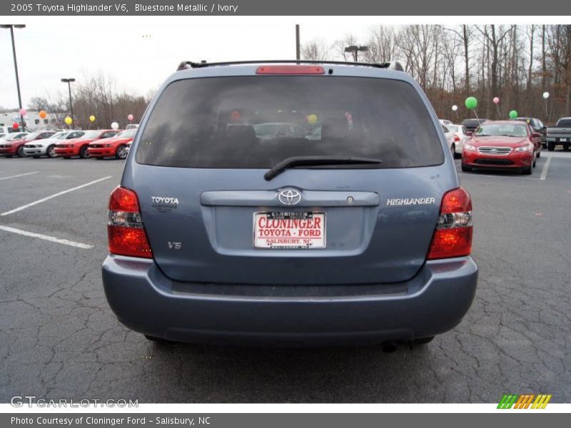 Bluestone Metallic / Ivory 2005 Toyota Highlander V6