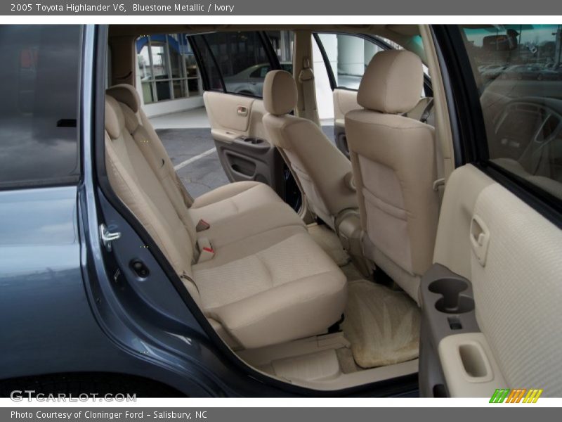 Bluestone Metallic / Ivory 2005 Toyota Highlander V6