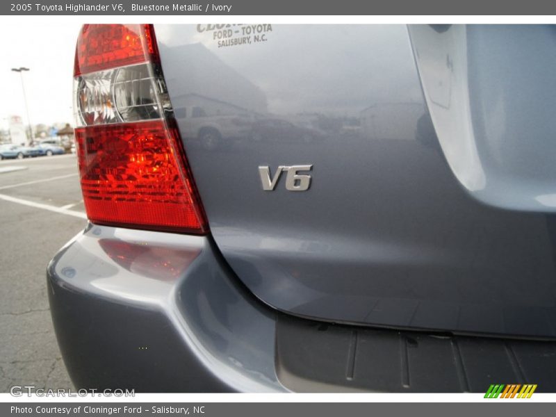 Bluestone Metallic / Ivory 2005 Toyota Highlander V6