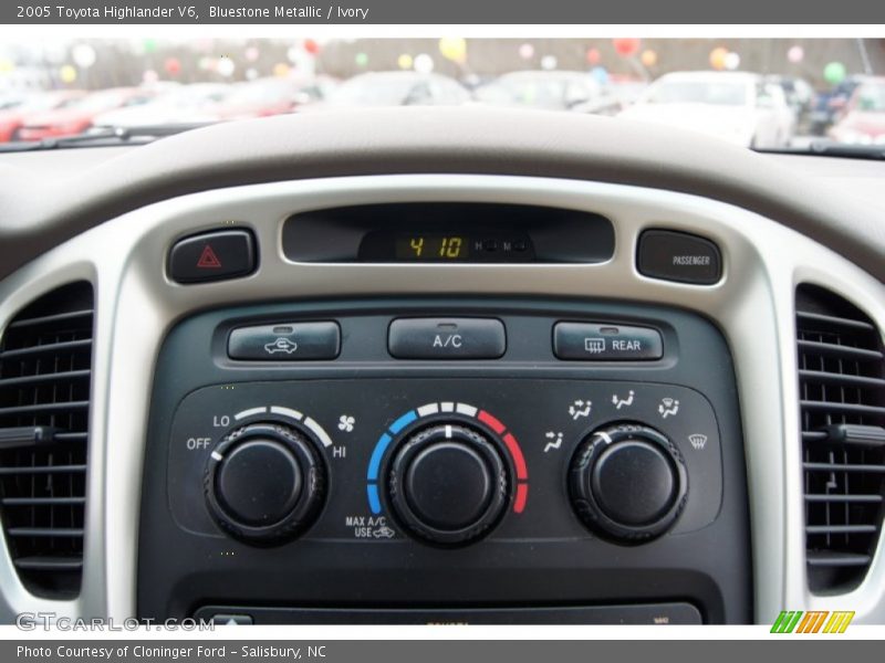 Bluestone Metallic / Ivory 2005 Toyota Highlander V6