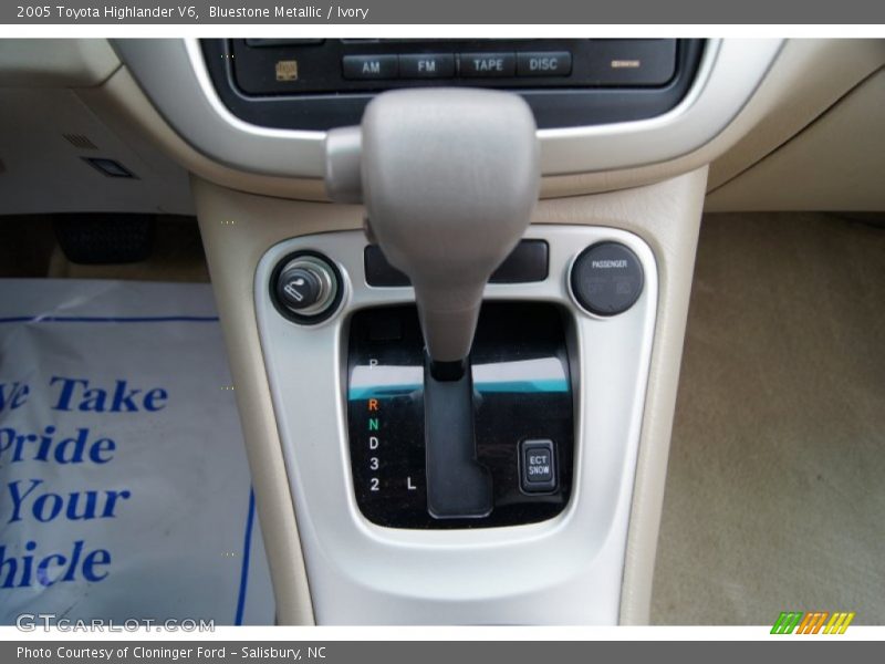 Bluestone Metallic / Ivory 2005 Toyota Highlander V6