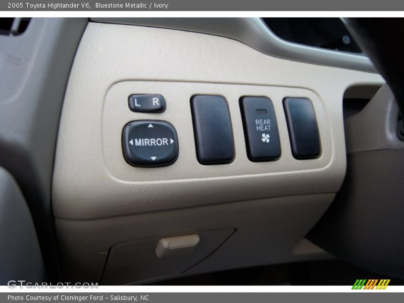 Bluestone Metallic / Ivory 2005 Toyota Highlander V6