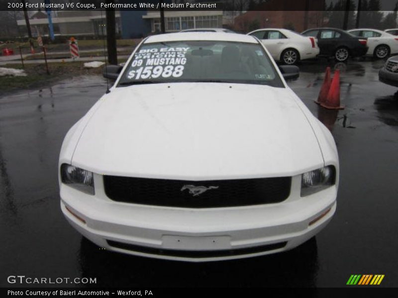 Performance White / Medium Parchment 2009 Ford Mustang V6 Coupe