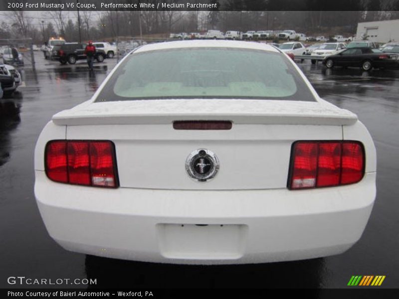 Performance White / Medium Parchment 2009 Ford Mustang V6 Coupe