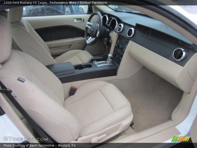 Performance White / Medium Parchment 2009 Ford Mustang V6 Coupe