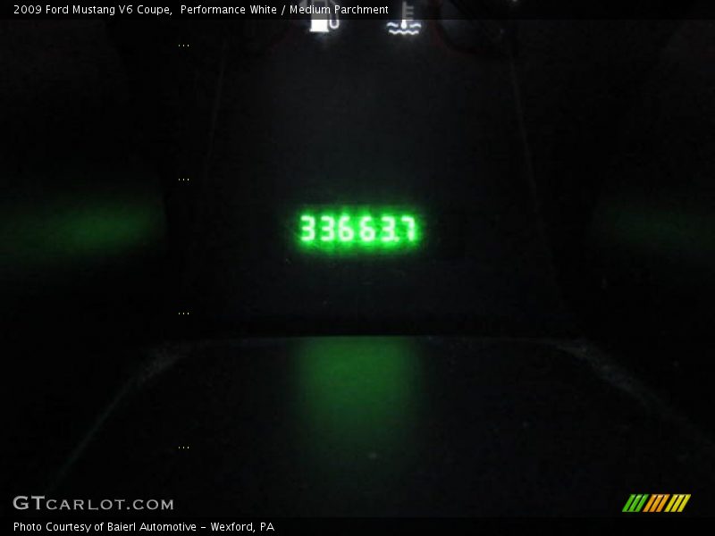 Performance White / Medium Parchment 2009 Ford Mustang V6 Coupe