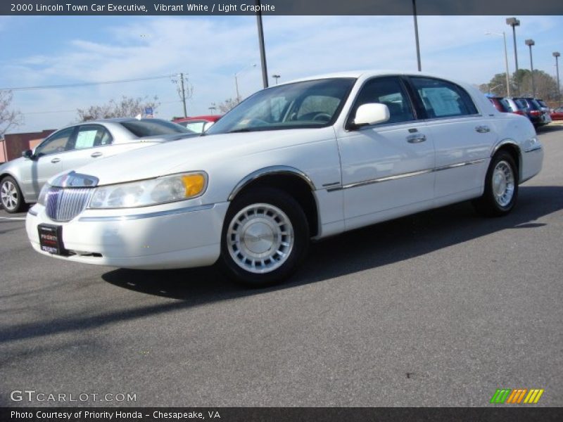 Vibrant White / Light Graphite 2000 Lincoln Town Car Executive