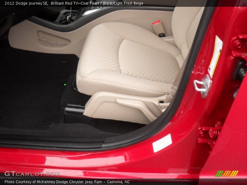 Brilliant Red Tri-Coat Pearl / Black/Light Frost Beige 2012 Dodge Journey SE