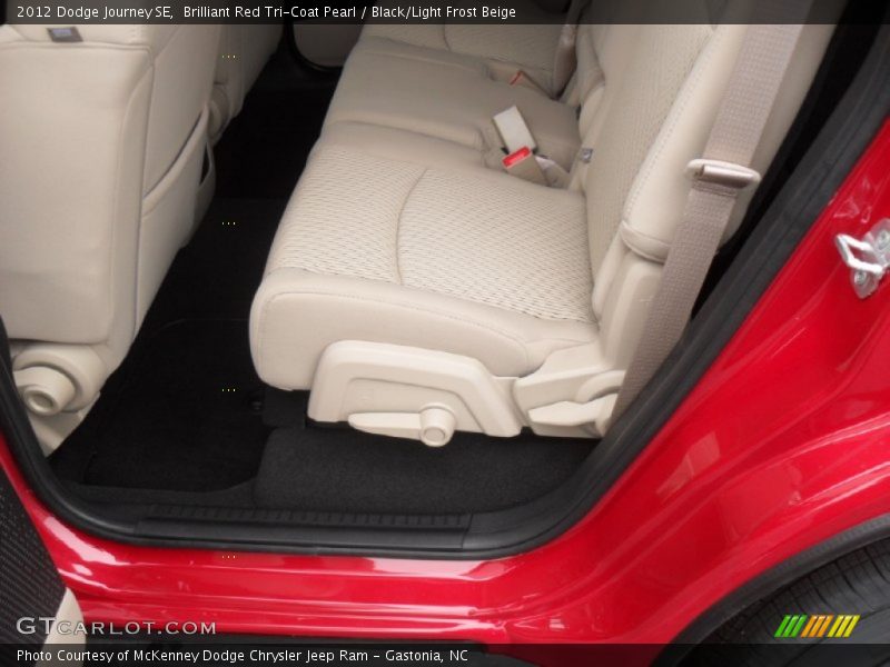 Brilliant Red Tri-Coat Pearl / Black/Light Frost Beige 2012 Dodge Journey SE