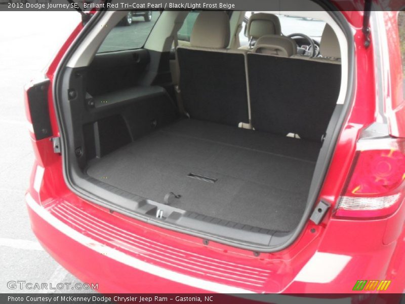Brilliant Red Tri-Coat Pearl / Black/Light Frost Beige 2012 Dodge Journey SE