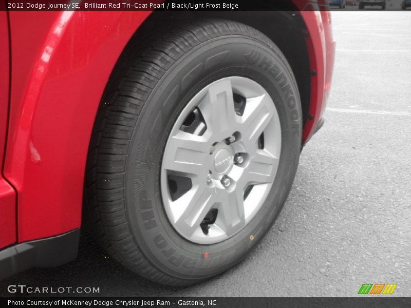 Brilliant Red Tri-Coat Pearl / Black/Light Frost Beige 2012 Dodge Journey SE