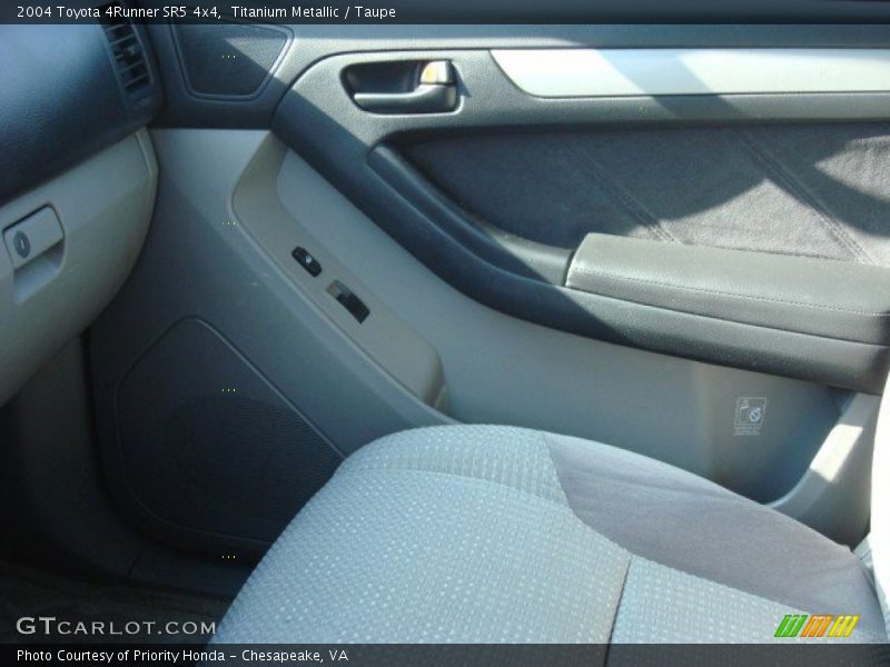 Titanium Metallic / Taupe 2004 Toyota 4Runner SR5 4x4