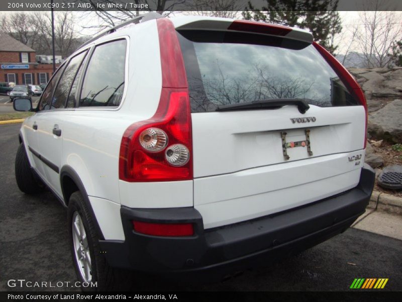 Ice White / Taupe 2004 Volvo XC90 2.5T AWD