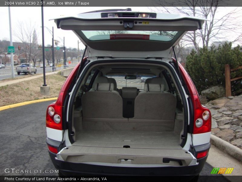 Ice White / Taupe 2004 Volvo XC90 2.5T AWD