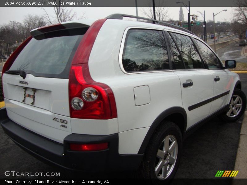Ice White / Taupe 2004 Volvo XC90 2.5T AWD