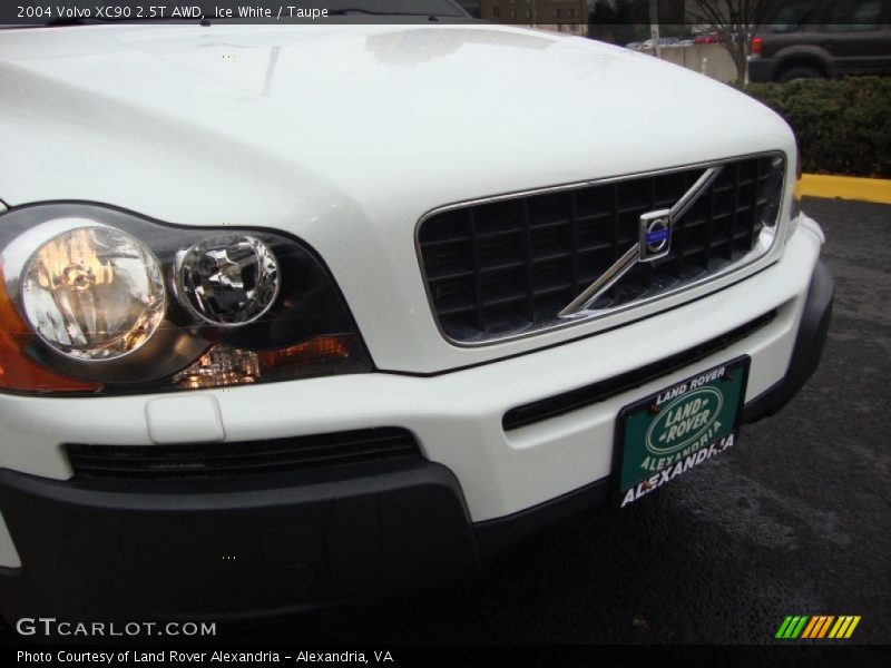 Ice White / Taupe 2004 Volvo XC90 2.5T AWD