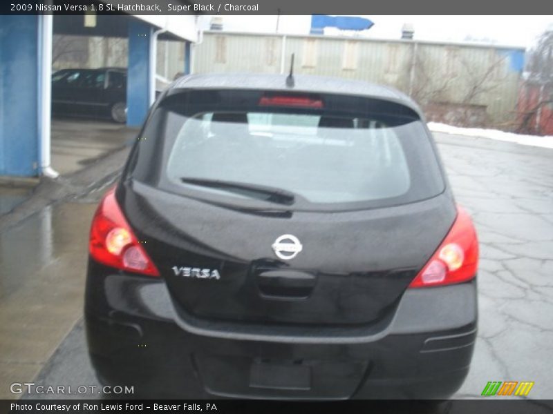 Super Black / Charcoal 2009 Nissan Versa 1.8 SL Hatchback