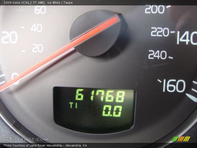 Ice White / Taupe 2004 Volvo XC90 2.5T AWD