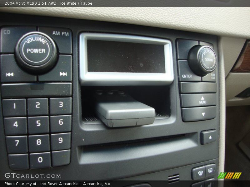 Ice White / Taupe 2004 Volvo XC90 2.5T AWD