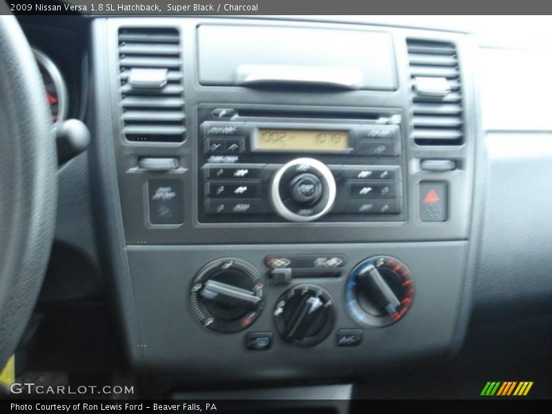 Super Black / Charcoal 2009 Nissan Versa 1.8 SL Hatchback