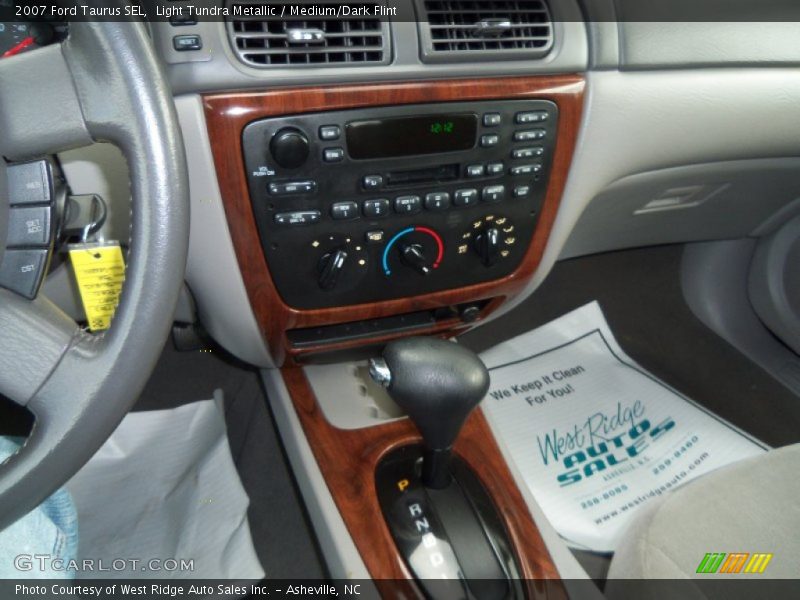 Light Tundra Metallic / Medium/Dark Flint 2007 Ford Taurus SEL
