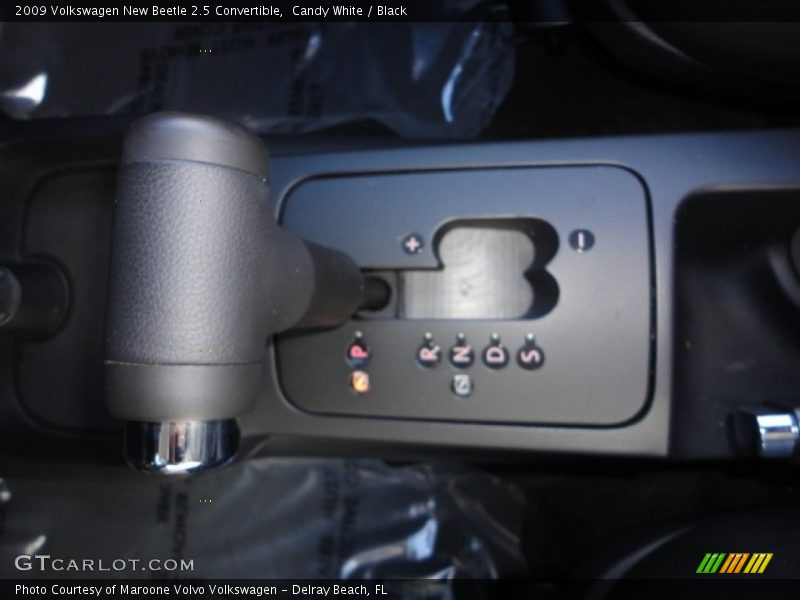 Candy White / Black 2009 Volkswagen New Beetle 2.5 Convertible