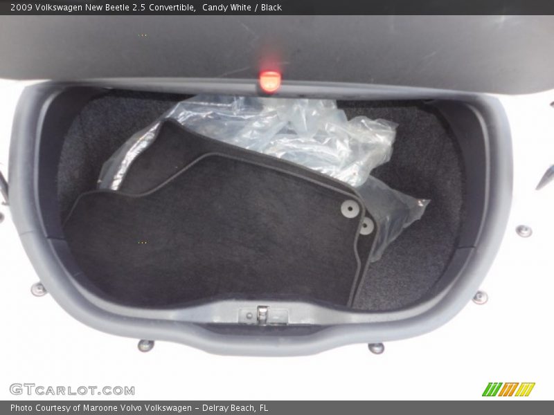 Candy White / Black 2009 Volkswagen New Beetle 2.5 Convertible