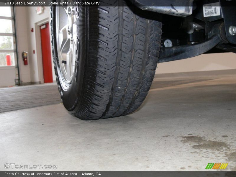 Stone White / Dark Slate Gray 2010 Jeep Liberty Sport