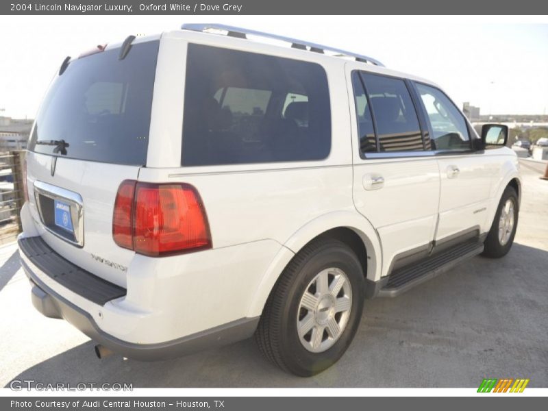 Oxford White / Dove Grey 2004 Lincoln Navigator Luxury