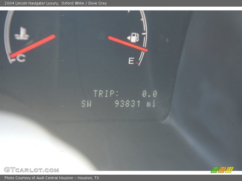 Oxford White / Dove Grey 2004 Lincoln Navigator Luxury