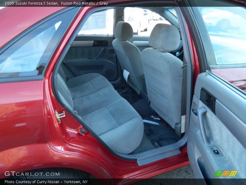 Fusion Red Metallic / Gray 2005 Suzuki Forenza S Sedan