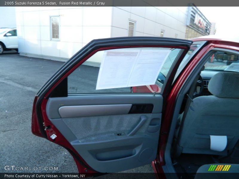 Fusion Red Metallic / Gray 2005 Suzuki Forenza S Sedan