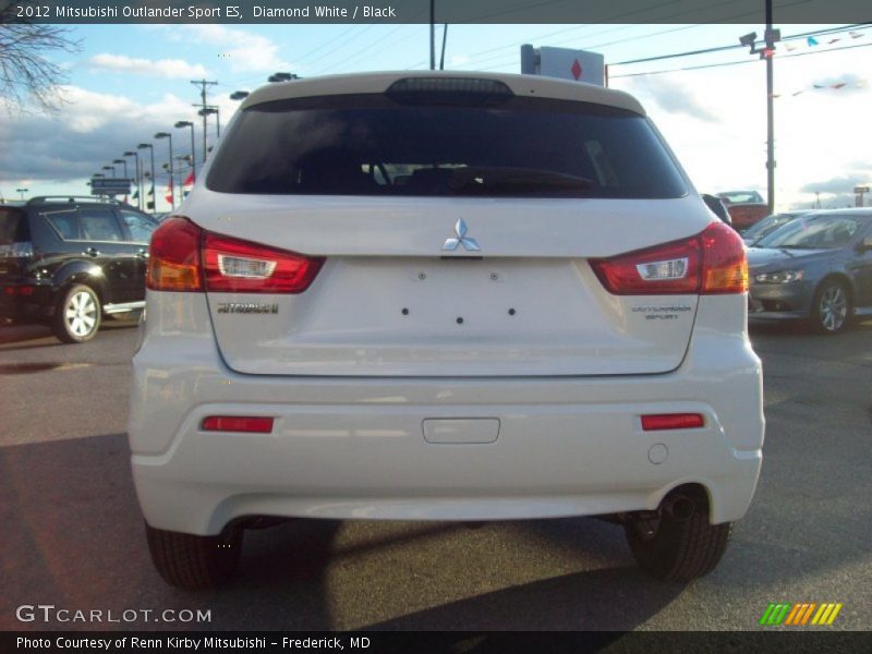 Diamond White / Black 2012 Mitsubishi Outlander Sport ES