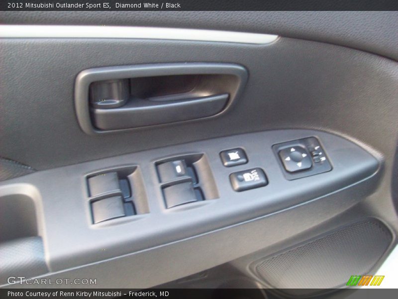 Diamond White / Black 2012 Mitsubishi Outlander Sport ES