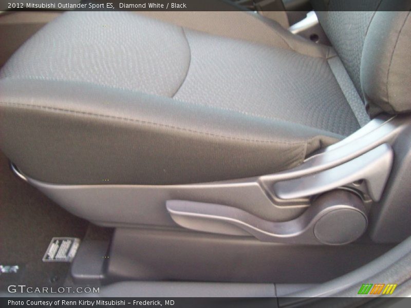 Diamond White / Black 2012 Mitsubishi Outlander Sport ES