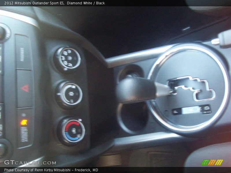 Diamond White / Black 2012 Mitsubishi Outlander Sport ES