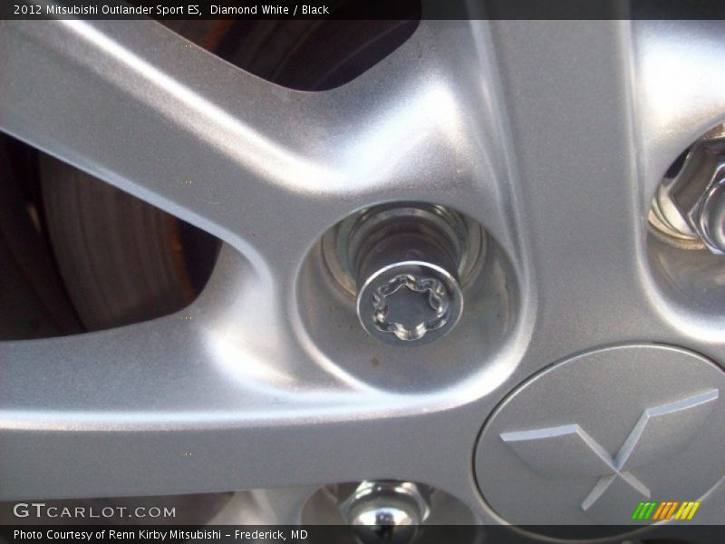 Diamond White / Black 2012 Mitsubishi Outlander Sport ES