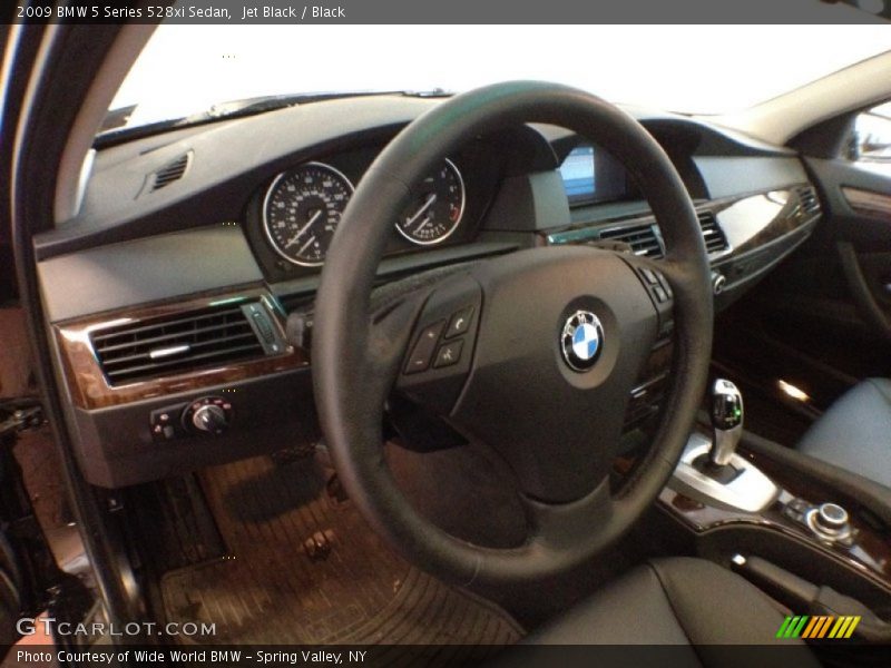Jet Black / Black 2009 BMW 5 Series 528xi Sedan