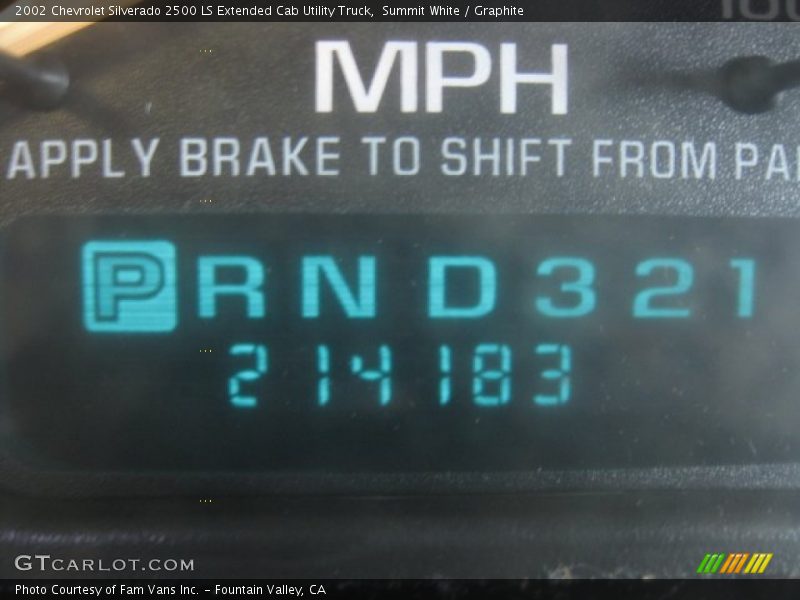 Summit White / Graphite 2002 Chevrolet Silverado 2500 LS Extended Cab Utility Truck