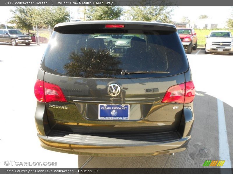 Twilight Gray Metallic / Aero Gray 2012 Volkswagen Routan SE
